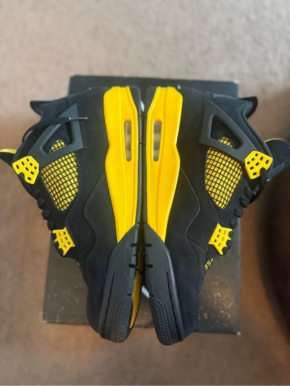 Yellow thunder jordan 4